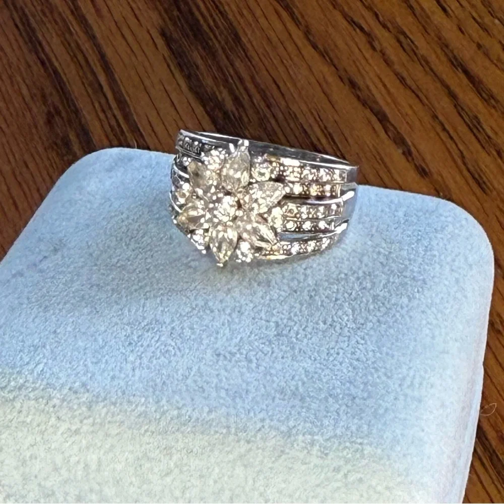 Vintage SW Sterling Silver Flower Ring – Size 6 – Marquise & Round CZ - Picture 8 of 10
